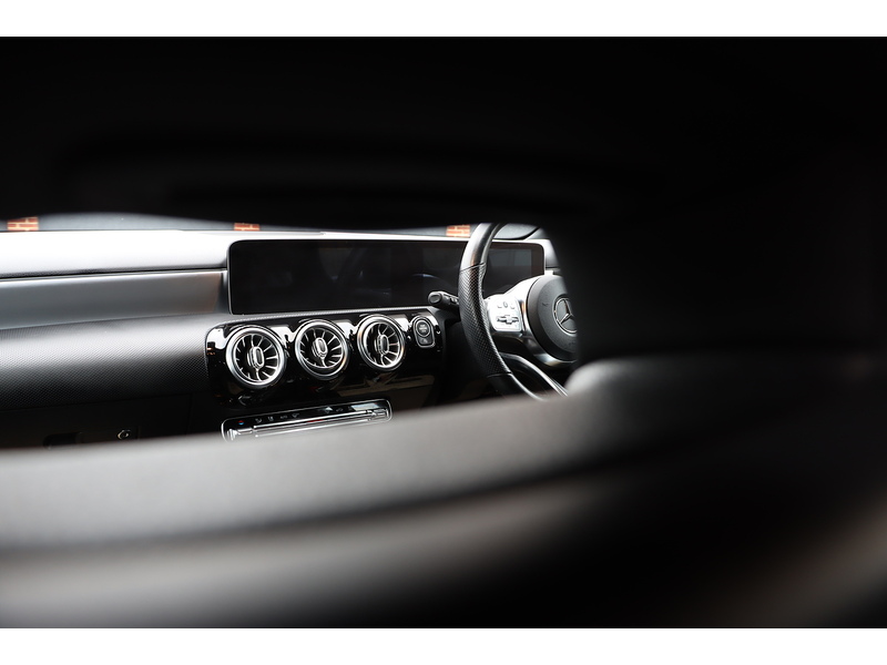 Mercedes-Benz A200 1.3 AMG LINE (PREMIUM) HATCHBACK 5DR PETROL 7G-DCT AUTO HEATED SEATS SATNAV BLUETOOTH DAB STEREO REAR CAMERA PARKING AIDS 2 OWNERS 46000 MILES SH 72-74 Mitcham Road