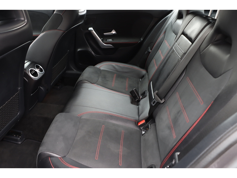 Mercedes-Benz A200 1.3 AMG LINE (PREMIUM) HATCHBACK 5DR PETROL 7G-DCT AUTO HEATED SEATS SATNAV BLUETOOTH DAB STEREO REAR CAMERA PARKING AIDS 2 OWNERS 46000 MILES SH 72-74 Mitcham Road