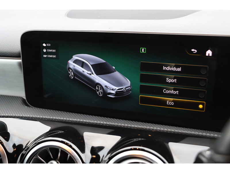 Mercedes-Benz A200 1.3 AMG LINE (PREMIUM) HATCHBACK 5DR PETROL 7G-DCT AUTO HEATED SEATS SATNAV BLUETOOTH DAB STEREO REAR CAMERA PARKING AIDS 2 OWNERS 46000 MILES SH 72-74 Mitcham Road