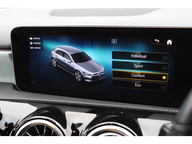 Mercedes-Benz A200 1.3 AMG LINE (PREMIUM) HATCHBACK 5DR PETROL 7G-DCT AUTO HEATED SEATS SATNAV BLUETOOTH DAB STEREO REAR CAMERA PARKING AIDS 2 OWNERS 46000 MILES SH 72-74 Mitcham Road