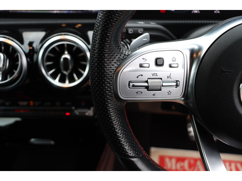 Mercedes-Benz A200 1.3 AMG LINE (PREMIUM) HATCHBACK 5DR PETROL 7G-DCT AUTO HEATED SEATS SATNAV BLUETOOTH DAB STEREO REAR CAMERA PARKING AIDS 2 OWNERS 46000 MILES SH 72-74 Mitcham Road