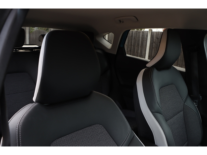 Renault 1.6 E-TECH 9.8KWH S EDITION SUV 5DR PETROL PLUG-IN HYBRID AUTO SAT NAV BLUETOOTH APPLE CARPLAY REAR & 360 CAMERA PARKING AIDS 2 OWNERS 21000 MILES FSH 72-74 Mitcham Road