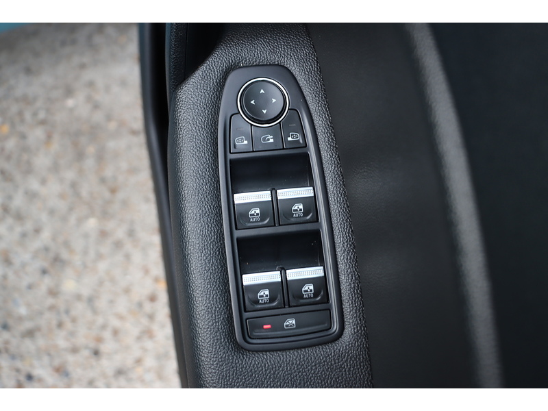 Renault 1.6 E-TECH 9.8KWH S EDITION SUV 5DR PETROL PLUG-IN HYBRID AUTO SAT NAV BLUETOOTH APPLE CARPLAY REAR & 360 CAMERA PARKING AIDS 2 OWNERS 21000 MILES FSH 72-74 Mitcham Road