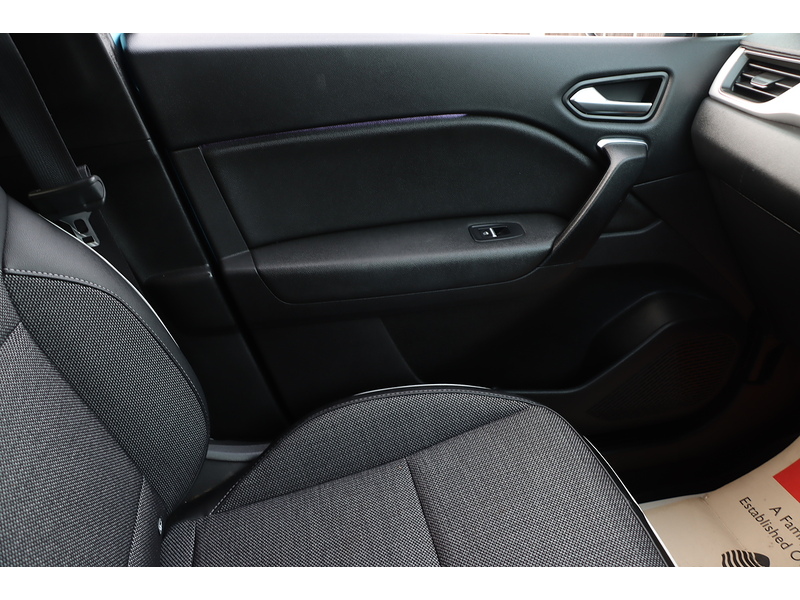 Renault 1.6 E-TECH 9.8KWH S EDITION SUV 5DR PETROL PLUG-IN HYBRID AUTO SAT NAV BLUETOOTH APPLE CARPLAY REAR & 360 CAMERA PARKING AIDS 2 OWNERS 21000 MILES FSH 72-74 Mitcham Road