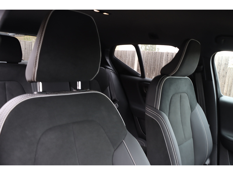 Volvo 2.0 B3 MHEV PLUS SUV 5DR PETROL HYBRID DCT AUTO HEATED SEATS SAT NAV BLUETOOTH STEREO APPLE CARPLAY REAR CAMERA PARKING AIDS 17000 MILES FSH 72-74 Mitcham Road