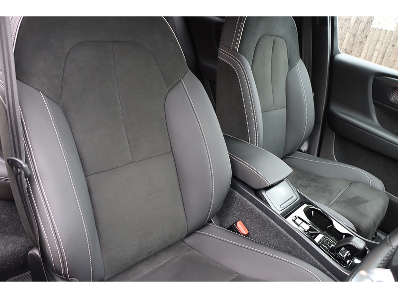 Volvo 2.0 B3 MHEV PLUS SUV 5DR PETROL HYBRID DCT AUTO HEATED SEATS SAT NAV BLUETOOTH STEREO APPLE CARPLAY REAR CAMERA PARKING AIDS 17000 MILES FSH 72-74 Mitcham Road