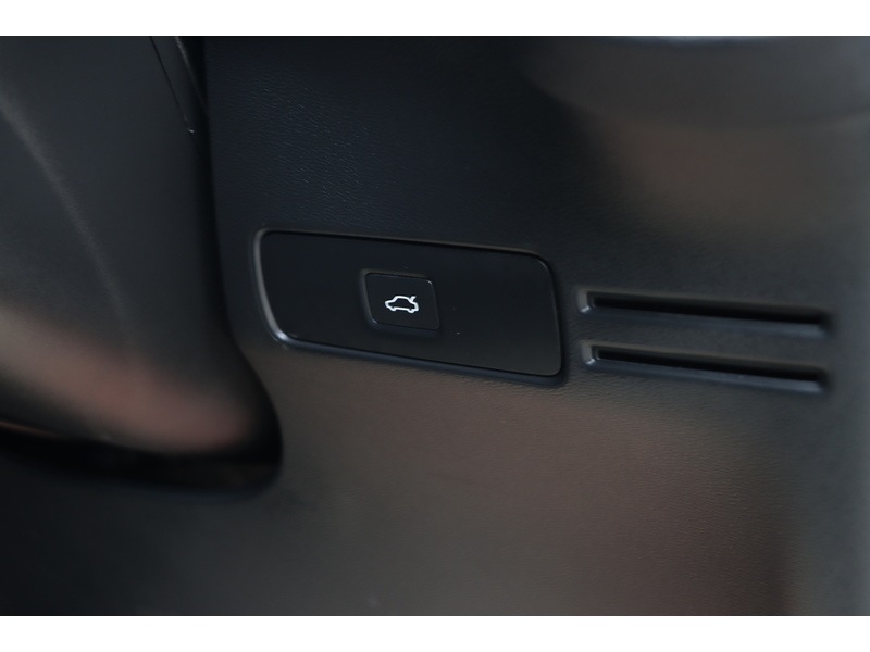 Volvo 2.0 B3 MHEV PLUS SUV 5DR PETROL HYBRID DCT AUTO HEATED SEATS SAT NAV BLUETOOTH STEREO APPLE CARPLAY REAR CAMERA PARKING AIDS 17000 MILES FSH 72-74 Mitcham Road