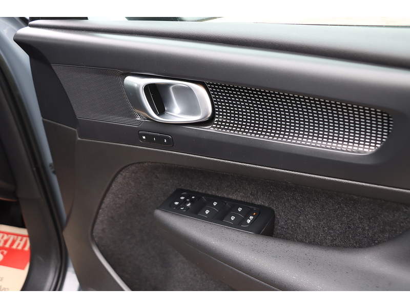 Volvo 2.0 B3 MHEV PLUS SUV 5DR PETROL HYBRID DCT AUTO HEATED SEATS SAT NAV BLUETOOTH STEREO APPLE CARPLAY REAR CAMERA PARKING AIDS 17000 MILES FSH 72-74 Mitcham Road