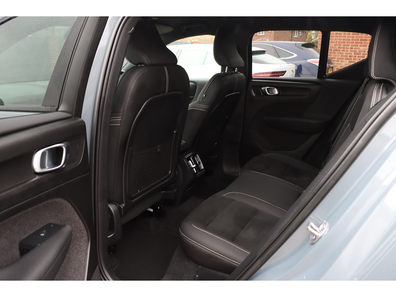 Volvo 2.0 B3 MHEV PLUS SUV 5DR PETROL HYBRID DCT AUTO HEATED SEATS SAT NAV BLUETOOTH STEREO APPLE CARPLAY REAR CAMERA PARKING AIDS 17000 MILES FSH 72-74 Mitcham Road