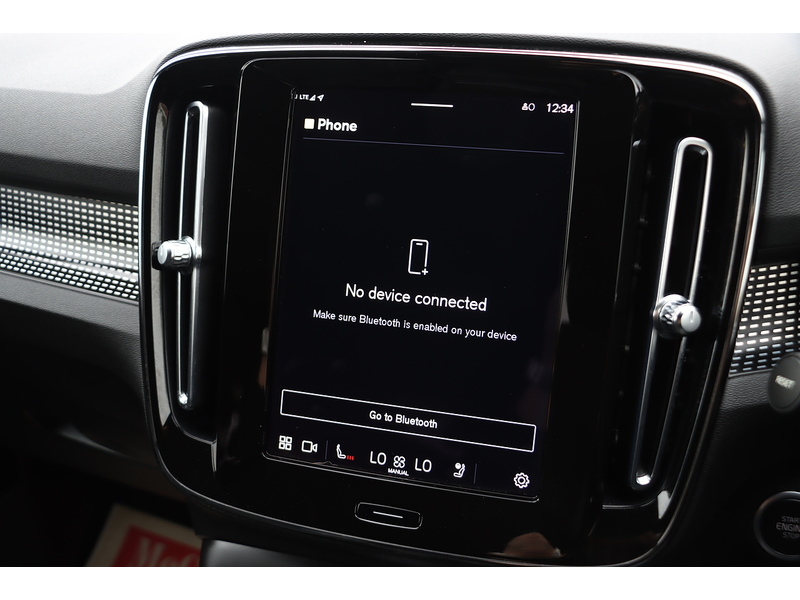 Volvo 2.0 B3 MHEV PLUS SUV 5DR PETROL HYBRID DCT AUTO HEATED SEATS SAT NAV BLUETOOTH STEREO APPLE CARPLAY REAR CAMERA PARKING AIDS 17000 MILES FSH 72-74 Mitcham Road