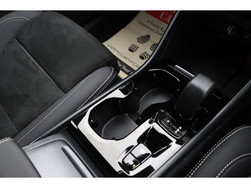 Volvo 2.0 B3 MHEV PLUS SUV 5DR PETROL HYBRID DCT AUTO HEATED SEATS SAT NAV BLUETOOTH STEREO APPLE CARPLAY REAR CAMERA PARKING AIDS 17000 MILES FSH 72-74 Mitcham Road