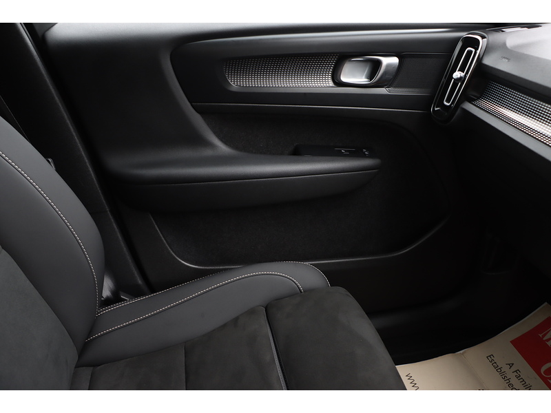 Volvo 2.0 B3 MHEV PLUS SUV 5DR PETROL HYBRID DCT AUTO HEATED SEATS SAT NAV BLUETOOTH STEREO APPLE CARPLAY REAR CAMERA PARKING AIDS 17000 MILES FSH 72-74 Mitcham Road