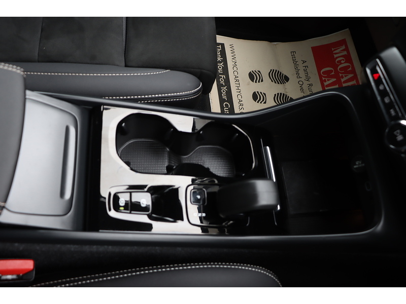 Volvo 2.0 B3 MHEV PLUS SUV 5DR PETROL HYBRID DCT AUTO HEATED SEATS SAT NAV BLUETOOTH STEREO APPLE CARPLAY REAR CAMERA PARKING AIDS 17000 MILES FSH 72-74 Mitcham Road