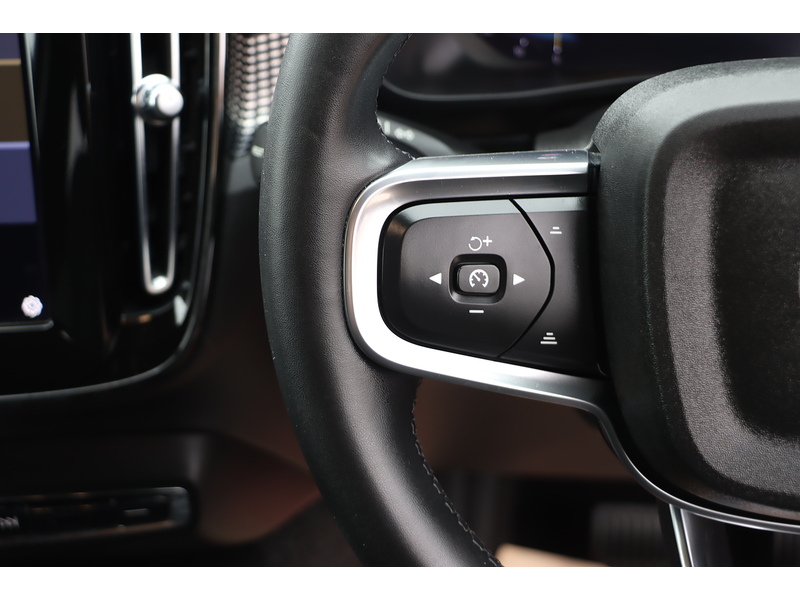 Volvo 2.0 B3 MHEV PLUS SUV 5DR PETROL HYBRID DCT AUTO HEATED SEATS SAT NAV BLUETOOTH STEREO APPLE CARPLAY REAR CAMERA PARKING AIDS 17000 MILES FSH 72-74 Mitcham Road