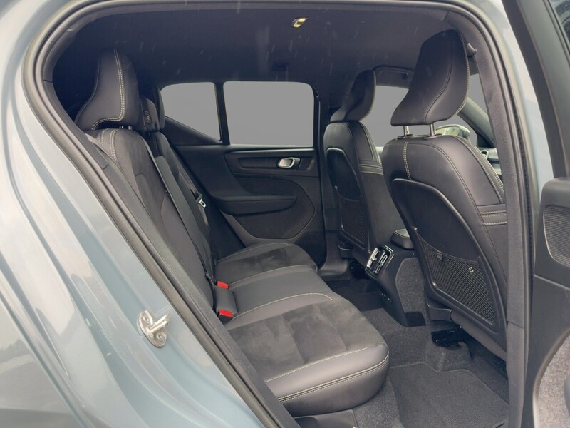 Volvo 2.0 B3 MHEV PLUS SUV 5DR PETROL HYBRID DCT AUTO HEATED SEATS SAT NAV BLUETOOTH STEREO APPLE CARPLAY REAR CAMERA PARKING AIDS 17000 MILES FSH 72-74 Mitcham Road