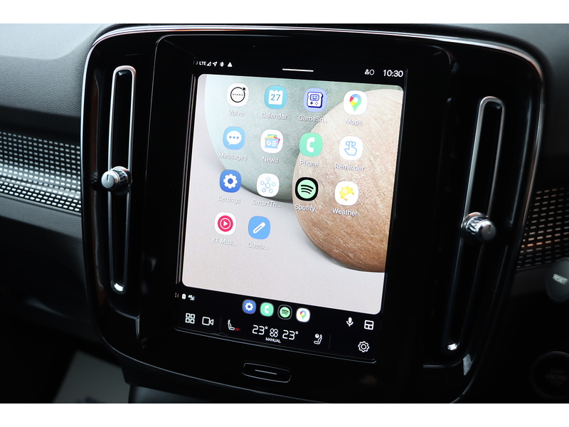 Volvo 2.0 B3 MHEV PLUS SUV 5DR PETROL HYBRID DCT AUTO HEATED SEATS SAT NAV BLUETOOTH STEREO APPLE CARPLAY REAR CAMERA PARKING AIDS 17000 MILES FSH 72-74 Mitcham Road