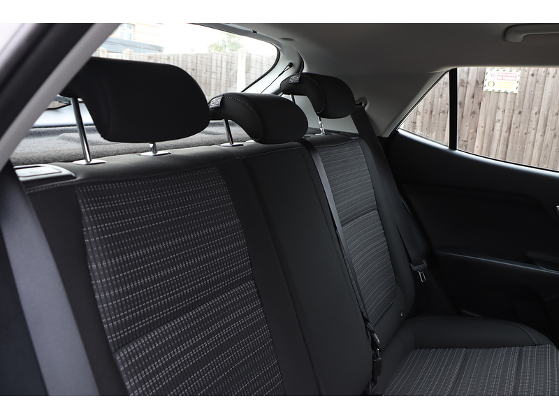 Kia 1.0 T-GDI 2 SUV 5DR PETROL MANUAL SAT NAV BLUETOOTH STEREO APPLE CARPLAY PARKING AIDS 2 OWNERS SAME OWNER FOR 3 YEARS ONLY 23000 MILES FSH 4 SERVICES 72-74 Mitcham Road