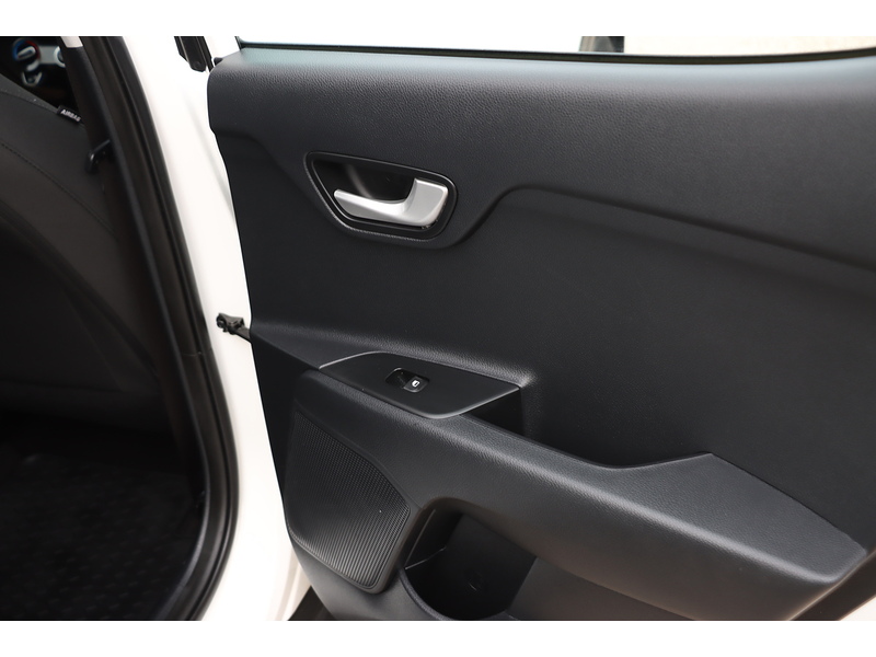 Kia 1.0 T-GDI 2 SUV 5DR PETROL MANUAL SAT NAV BLUETOOTH STEREO APPLE CARPLAY PARKING AIDS 2 OWNERS SAME OWNER FOR 3 YEARS ONLY 23000 MILES FSH 4 SERVICES 72-74 Mitcham Road