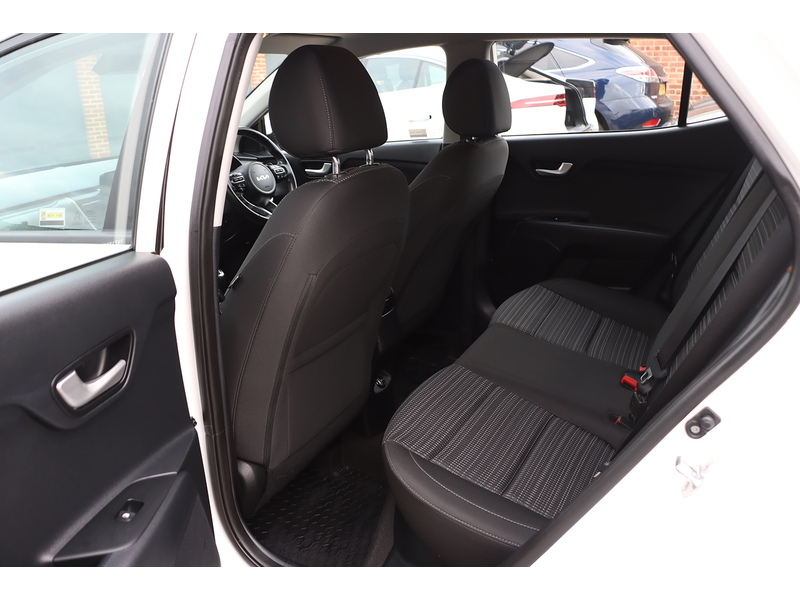 Kia 1.0 T-GDI 2 SUV 5DR PETROL MANUAL SAT NAV BLUETOOTH STEREO APPLE CARPLAY PARKING AIDS 2 OWNERS SAME OWNER FOR 3 YEARS ONLY 23000 MILES FSH 4 SERVICES 72-74 Mitcham Road