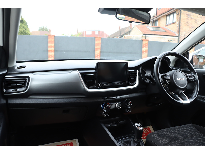 Kia 1.0 T-GDI 2 SUV 5DR PETROL MANUAL SAT NAV BLUETOOTH STEREO APPLE CARPLAY PARKING AIDS 2 OWNERS SAME OWNER FOR 3 YEARS ONLY 23000 MILES FSH 4 SERVICES 72-74 Mitcham Road