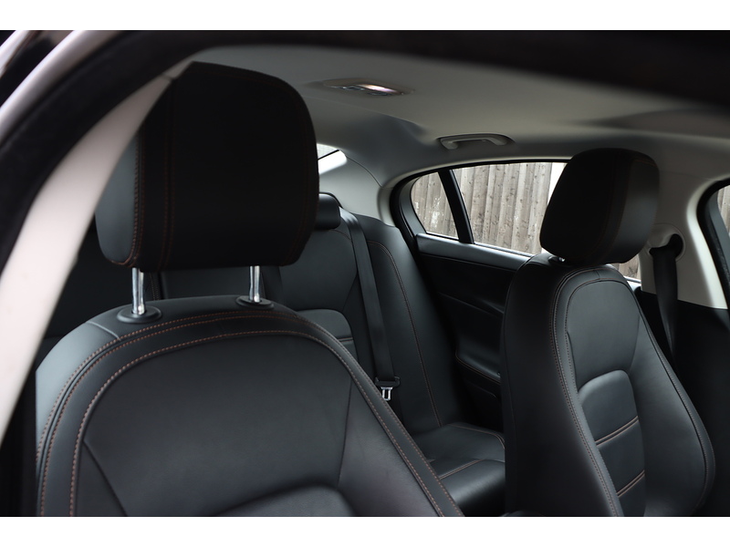 Jaguar 2.0I PRESTIGE SALOON 4DR PETROL AUTO HEATED SEATS SAT NAV BLUETOOTH DAB STEREO PARKING AIDS JUST 2 OWNERS SAME OWNER FOR 4 YEARS ONLY 53000 MILES FSH 72-74 Mitcham Road