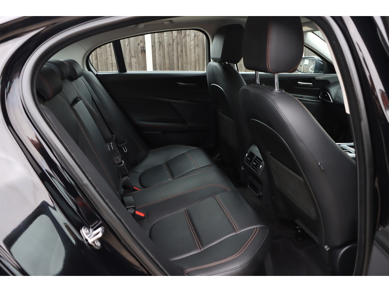 Jaguar 2.0I PRESTIGE SALOON 4DR PETROL AUTO HEATED SEATS SAT NAV BLUETOOTH DAB STEREO PARKING AIDS JUST 2 OWNERS SAME OWNER FOR 4 YEARS ONLY 53000 MILES FSH 72-74 Mitcham Road