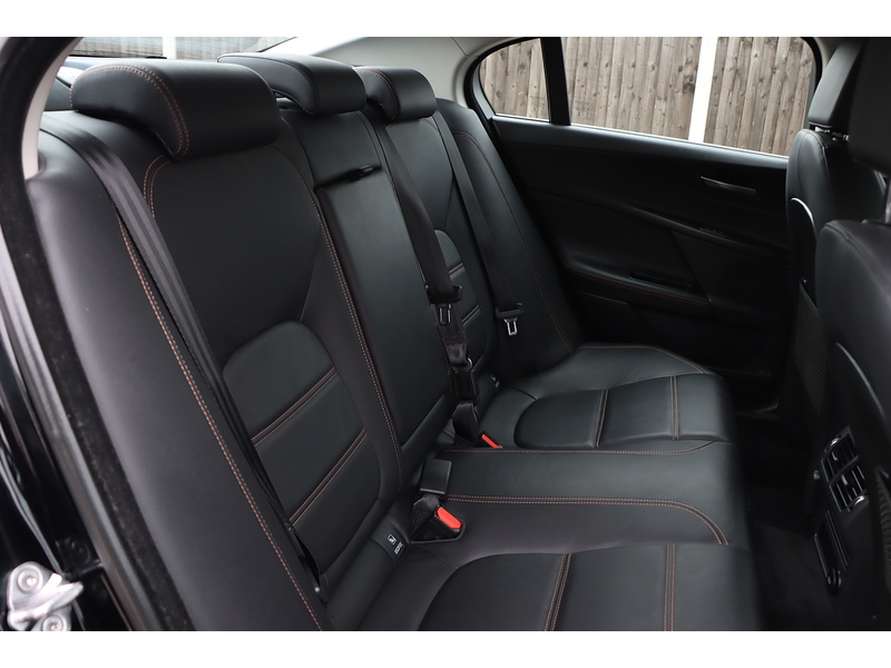 Jaguar 2.0I PRESTIGE SALOON 4DR PETROL AUTO HEATED SEATS SAT NAV BLUETOOTH DAB STEREO PARKING AIDS JUST 2 OWNERS SAME OWNER FOR 4 YEARS ONLY 53000 MILES FSH 72-74 Mitcham Road