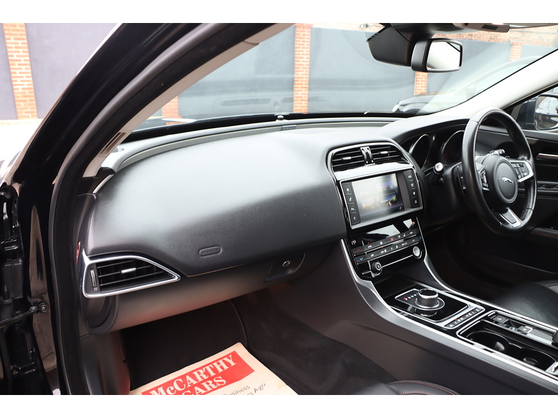 Jaguar 2.0I PRESTIGE SALOON 4DR PETROL AUTO HEATED SEATS SAT NAV BLUETOOTH DAB STEREO PARKING AIDS JUST 2 OWNERS SAME OWNER FOR 4 YEARS ONLY 53000 MILES FSH 72-74 Mitcham Road