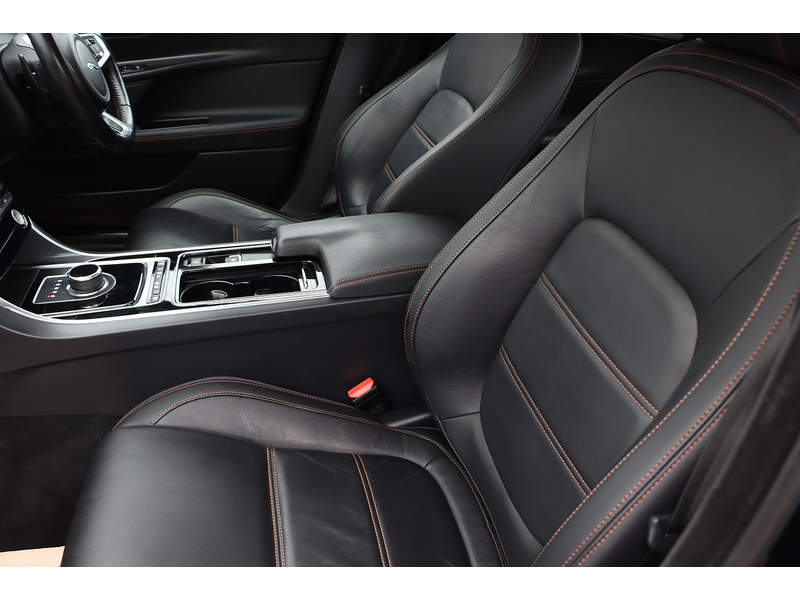 Jaguar 2.0I PRESTIGE SALOON 4DR PETROL AUTO HEATED SEATS SAT NAV BLUETOOTH DAB STEREO PARKING AIDS JUST 2 OWNERS SAME OWNER FOR 4 YEARS ONLY 53000 MILES FSH 72-74 Mitcham Road