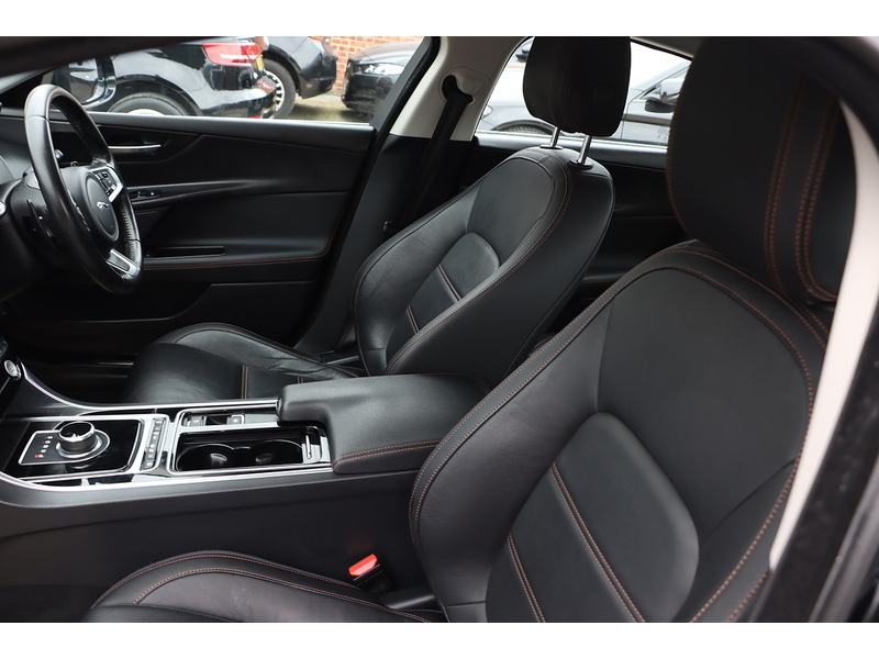 Jaguar 2.0I PRESTIGE SALOON 4DR PETROL AUTO HEATED SEATS SAT NAV BLUETOOTH DAB STEREO PARKING AIDS JUST 2 OWNERS SAME OWNER FOR 4 YEARS ONLY 53000 MILES FSH 72-74 Mitcham Road