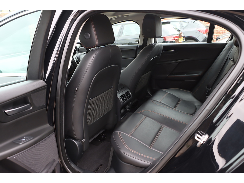 Jaguar 2.0I PRESTIGE SALOON 4DR PETROL AUTO HEATED SEATS SAT NAV BLUETOOTH DAB STEREO PARKING AIDS JUST 2 OWNERS SAME OWNER FOR 4 YEARS ONLY 53000 MILES FSH 72-74 Mitcham Road