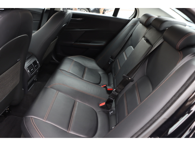 Jaguar 2.0I PRESTIGE SALOON 4DR PETROL AUTO HEATED SEATS SAT NAV BLUETOOTH DAB STEREO PARKING AIDS JUST 2 OWNERS SAME OWNER FOR 4 YEARS ONLY 53000 MILES FSH 72-74 Mitcham Road