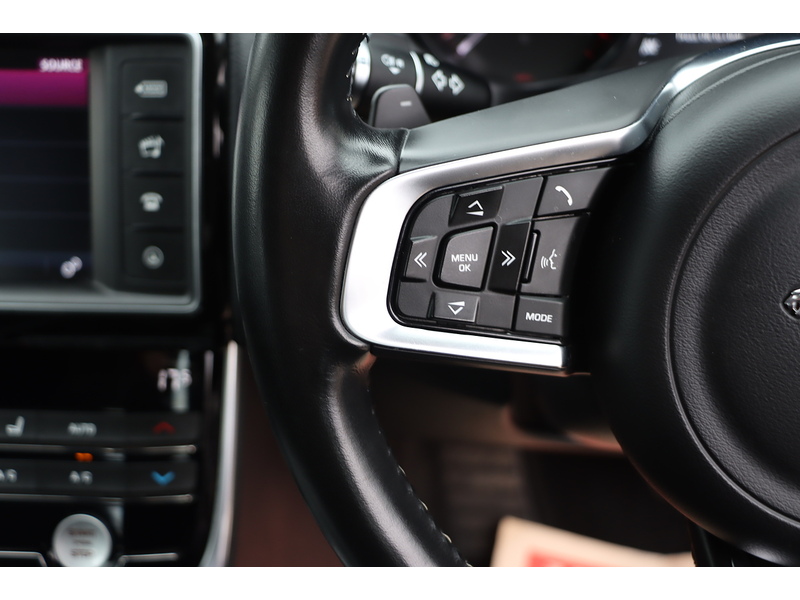 Jaguar 2.0I PRESTIGE SALOON 4DR PETROL AUTO HEATED SEATS SAT NAV BLUETOOTH DAB STEREO PARKING AIDS JUST 2 OWNERS SAME OWNER FOR 4 YEARS ONLY 53000 MILES FSH 72-74 Mitcham Road