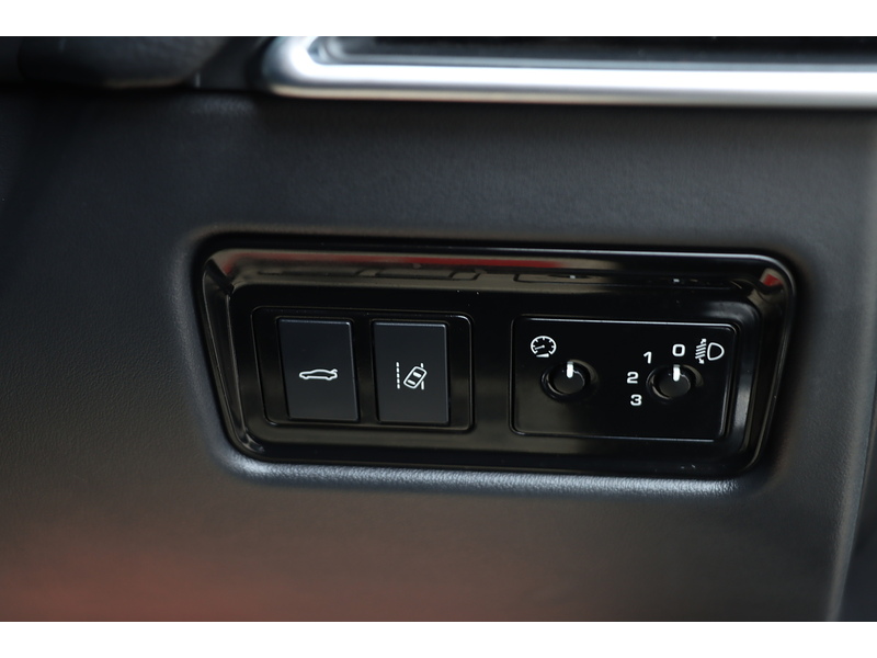 Jaguar 2.0I PRESTIGE SALOON 4DR PETROL AUTO HEATED SEATS SAT NAV BLUETOOTH DAB STEREO PARKING AIDS JUST 2 OWNERS SAME OWNER FOR 4 YEARS ONLY 53000 MILES FSH 72-74 Mitcham Road