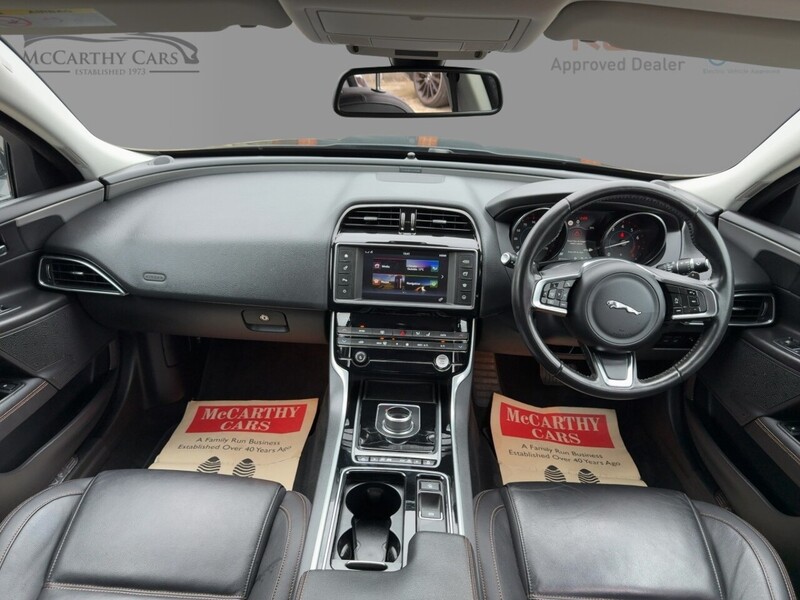 Jaguar 2.0I PRESTIGE SALOON 4DR PETROL AUTO HEATED SEATS SAT NAV BLUETOOTH DAB STEREO PARKING AIDS JUST 2 OWNERS SAME OWNER FOR 4 YEARS ONLY 53000 MILES FSH 72-74 Mitcham Road