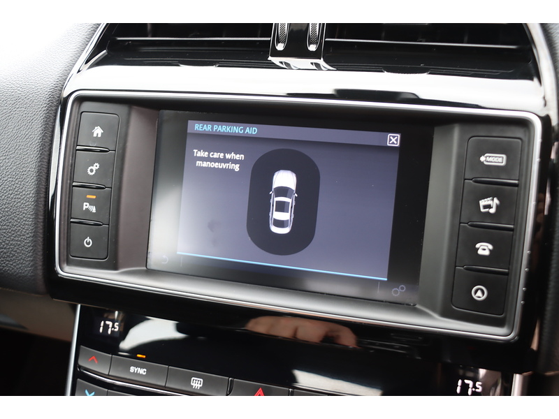 Jaguar 2.0I PRESTIGE SALOON 4DR PETROL AUTO HEATED SEATS SAT NAV BLUETOOTH DAB STEREO PARKING AIDS JUST 2 OWNERS SAME OWNER FOR 4 YEARS ONLY 53000 MILES FSH 72-74 Mitcham Road