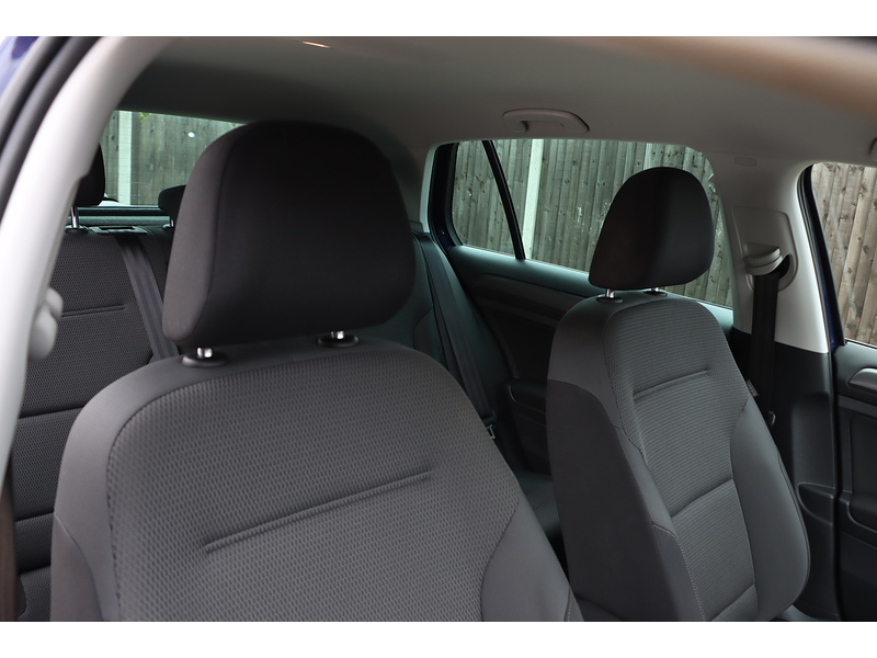 Volkswagen 1.5 TSI EVO MATCH EDITION HATCHBACK 5DR PETROL MANUAL HEATED SEATS SATNAV BLUETOOTH DAB STEREO APPLE CARPLAY PARKING AIDS JUST 1 OWNER 52000 MILES FSH 72-74 Mitcham Road