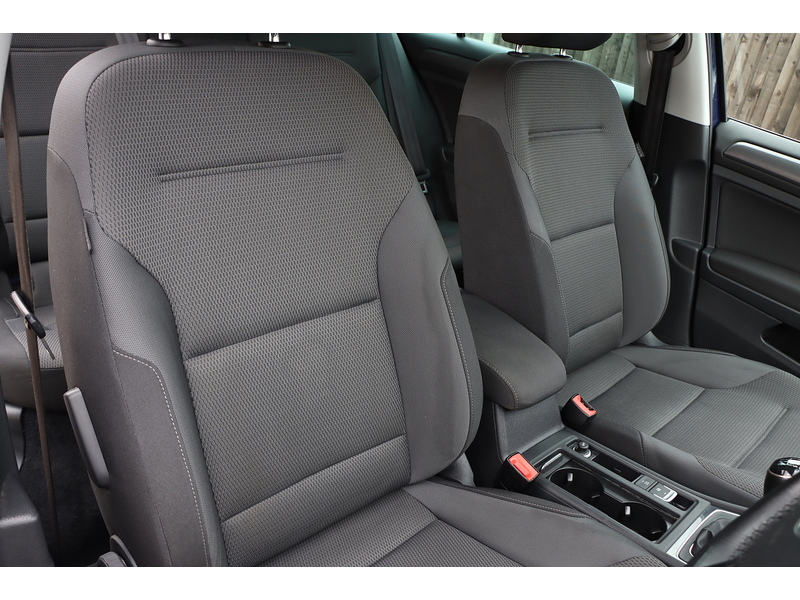 Volkswagen 1.5 TSI EVO MATCH EDITION HATCHBACK 5DR PETROL MANUAL HEATED SEATS SATNAV BLUETOOTH DAB STEREO APPLE CARPLAY PARKING AIDS JUST 1 OWNER 52000 MILES FSH 72-74 Mitcham Road