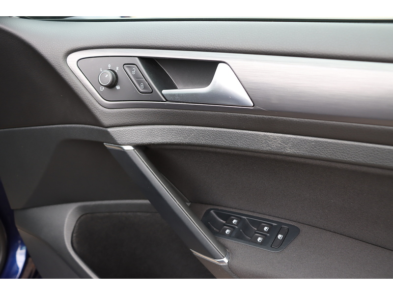 Volkswagen 1.5 TSI EVO MATCH EDITION HATCHBACK 5DR PETROL MANUAL HEATED SEATS SATNAV BLUETOOTH DAB STEREO APPLE CARPLAY PARKING AIDS JUST 1 OWNER 52000 MILES FSH 72-74 Mitcham Road