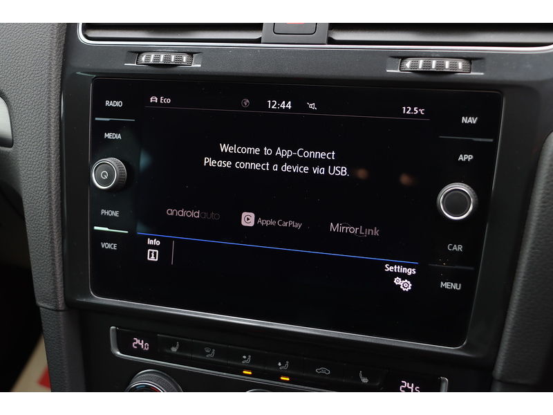 Volkswagen 1.5 TSI EVO MATCH EDITION HATCHBACK 5DR PETROL MANUAL HEATED SEATS SATNAV BLUETOOTH DAB STEREO APPLE CARPLAY PARKING AIDS JUST 1 OWNER 52000 MILES FSH 72-74 Mitcham Road