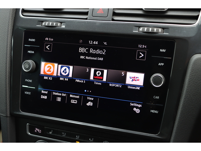 Volkswagen 1.5 TSI EVO MATCH EDITION HATCHBACK 5DR PETROL MANUAL HEATED SEATS SATNAV BLUETOOTH DAB STEREO APPLE CARPLAY PARKING AIDS JUST 1 OWNER 52000 MILES FSH 72-74 Mitcham Road