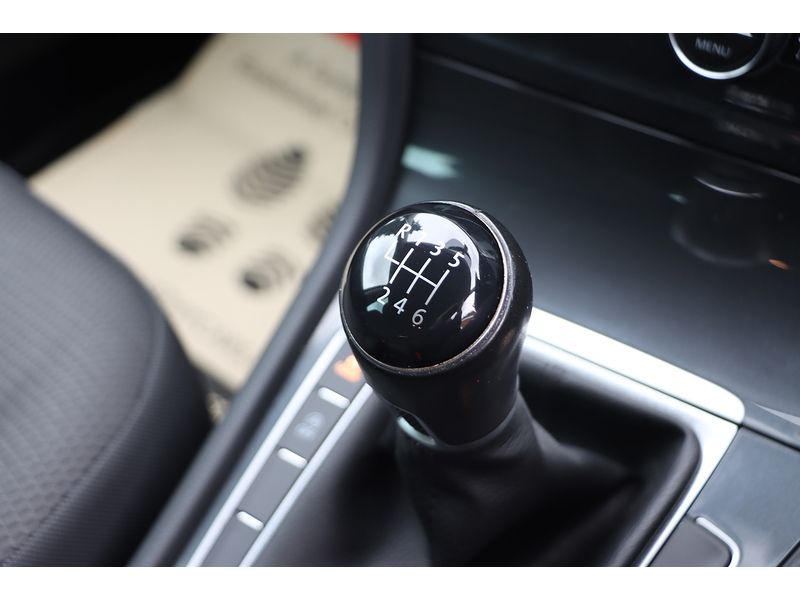 Volkswagen 1.5 TSI EVO MATCH EDITION HATCHBACK 5DR PETROL MANUAL HEATED SEATS SATNAV BLUETOOTH DAB STEREO APPLE CARPLAY PARKING AIDS JUST 1 OWNER 52000 MILES FSH 72-74 Mitcham Road