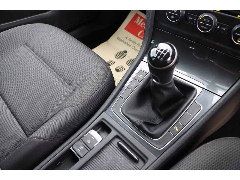 Volkswagen 1.5 TSI EVO MATCH EDITION HATCHBACK 5DR PETROL MANUAL HEATED SEATS SATNAV BLUETOOTH DAB STEREO APPLE CARPLAY PARKING AIDS JUST 1 OWNER 52000 MILES FSH 72-74 Mitcham Road