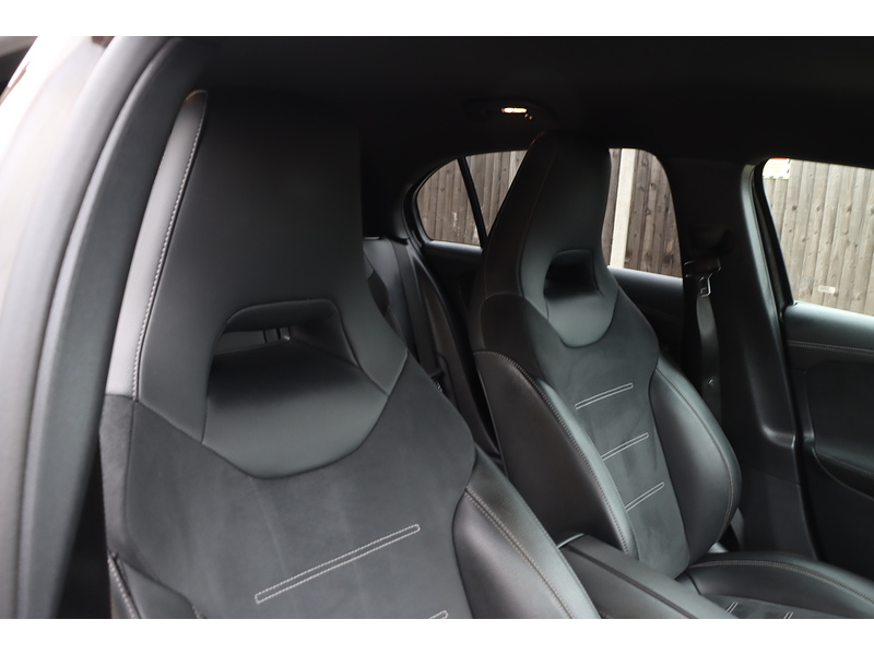 Mercedes-Benz A180 1.3 AMG LINE EDITION (EXECUTIVE) HATCHBACK 5DR PETROL 7G-DCT AUTO HEATED SEATS SAT NAV APPLE CARPLAY REAR CAM PARKING AIDS 1 OWNER 29000 MILES SH 72-74 Mitcham Road