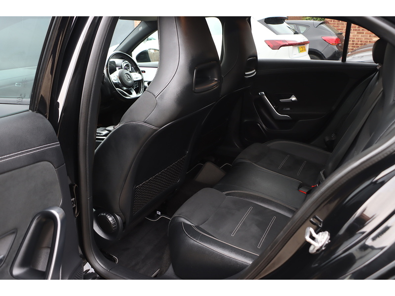 Mercedes-Benz A180 1.3 AMG LINE EDITION (EXECUTIVE) HATCHBACK 5DR PETROL 7G-DCT AUTO HEATED SEATS SAT NAV APPLE CARPLAY REAR CAM PARKING AIDS 1 OWNER 29000 MILES SH 72-74 Mitcham Road