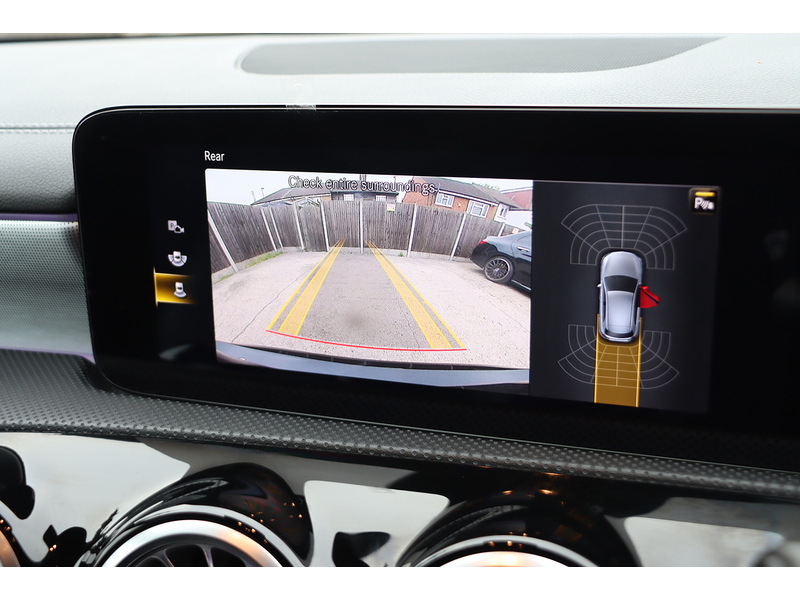 Mercedes-Benz A180 1.3 AMG LINE EDITION (EXECUTIVE) HATCHBACK 5DR PETROL 7G-DCT AUTO HEATED SEATS SAT NAV APPLE CARPLAY REAR CAM PARKING AIDS 1 OWNER 29000 MILES SH 72-74 Mitcham Road