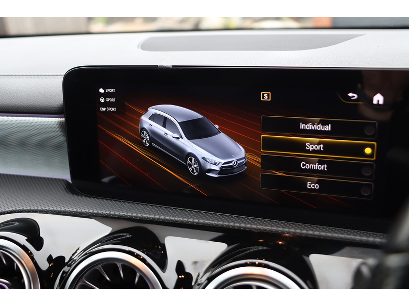 Mercedes-Benz A180 1.3 AMG LINE EDITION (EXECUTIVE) HATCHBACK 5DR PETROL 7G-DCT AUTO HEATED SEATS SAT NAV APPLE CARPLAY REAR CAM PARKING AIDS 1 OWNER 29000 MILES SH 72-74 Mitcham Road