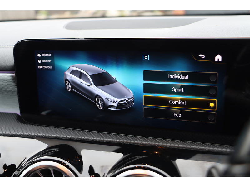 Mercedes-Benz A180 1.3 AMG LINE EDITION (EXECUTIVE) HATCHBACK 5DR PETROL 7G-DCT AUTO HEATED SEATS SAT NAV APPLE CARPLAY REAR CAM PARKING AIDS 1 OWNER 29000 MILES SH 72-74 Mitcham Road