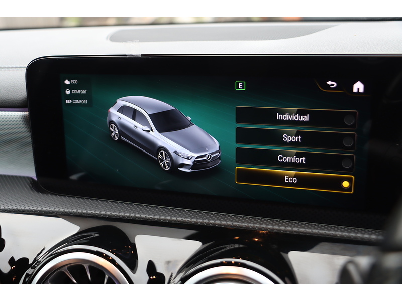 Mercedes-Benz A180 1.3 AMG LINE EDITION (EXECUTIVE) HATCHBACK 5DR PETROL 7G-DCT AUTO HEATED SEATS SAT NAV APPLE CARPLAY REAR CAM PARKING AIDS 1 OWNER 29000 MILES SH 72-74 Mitcham Road