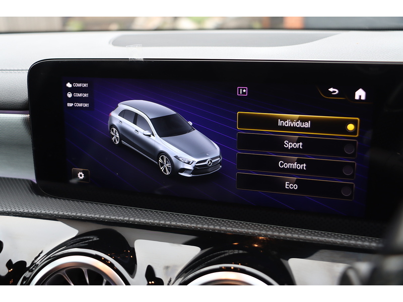 Mercedes-Benz A180 1.3 AMG LINE EDITION (EXECUTIVE) HATCHBACK 5DR PETROL 7G-DCT AUTO HEATED SEATS SAT NAV APPLE CARPLAY REAR CAM PARKING AIDS 1 OWNER 29000 MILES SH 72-74 Mitcham Road